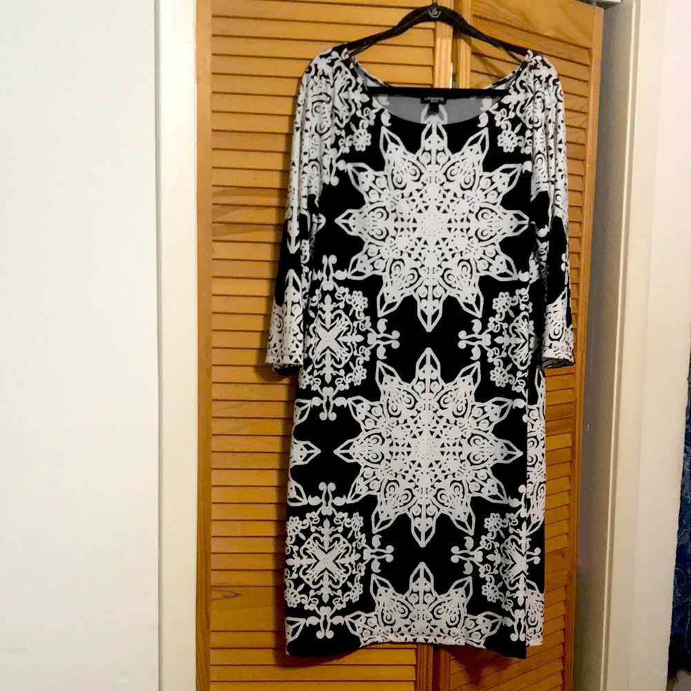 Sheath dress; Black and white, no wrinkle fabric!